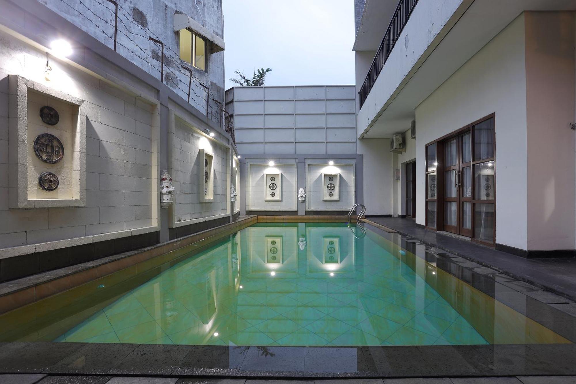 Jambuluwuk Residence Pakubuwono Jakarta Exterior photo